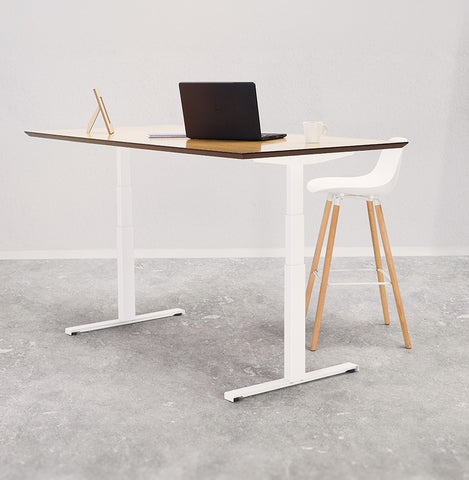 Tabouret de bar 'TATSU' noir avec pieds en bois naturel