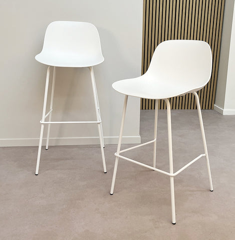 Mid-height white stool 'GRANO MINI' for indoor/outdoor use