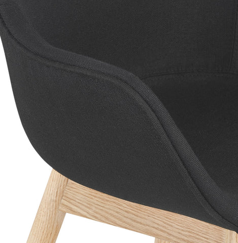 Fauteuil 'LAMBIC' in zwarte stof en poten in naturel hout