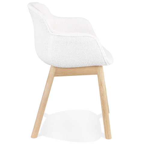 Fauteuil 'MOUTOU' in witte badstof en poten van natuurlijk hout