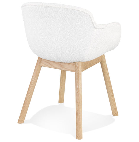 Fauteuil 'MOUTOU' in witte badstof en poten van natuurlijk hout