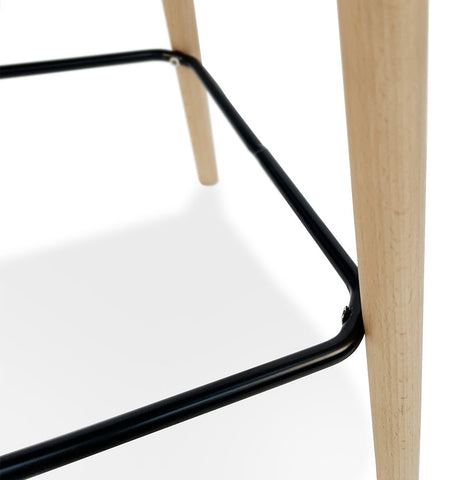 Mid-height black stool 'TATSU MINI' with legs made of natural wood